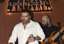 Sherlocks Live Konuklarını ATAM İzindeyiz Pankartıyla Karşıladı