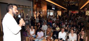 Antalya’nın sevilen sanatçısı Hakan Tosun Terra City AVM’de Hayranlarıyla buluştu,