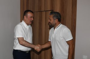 MHP’li Başkan Antalyalı Hemşerilerini Dinledi.