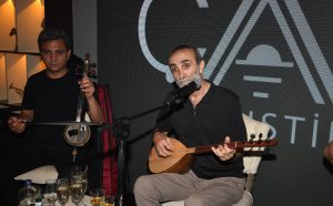 Çatı Akustikte Türk halk müziği sanatçısı Cengiz Özkan Sevenleriyle Buluştu!