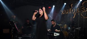 VAHİDE  SAHNEDE HAVVA ÖĞÜTCÜ RÜZGARI ESTİ!