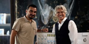 Berkay Tulpar,Hollywood Yıldızı Eric Roberts’ı Yapay Zeka Destekli Saç Ekim Teknolojisiyle Ağırladı!!