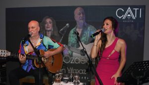 Türkiye’nin Sevilen Sanatçıları  Bülent Özdemir &Pelin Yılmaz Çatı Akustikte Hayranlarıyla  Buluştu!