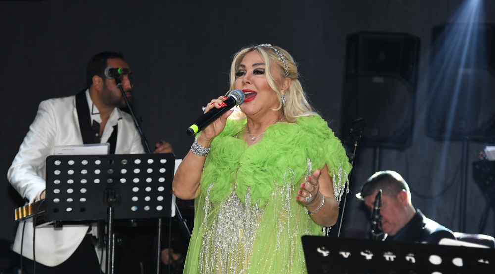 KAHRAMAN ÇİFTİNİN ÜNLÜMKONUKLARI SAFİYE SOYMAN EŞİ FAİK ÖZTÜRK OLDU!