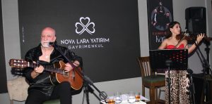  Bülent Özdemir &Pelin Yılmaz Çatı Akustikte Hayranlarıyla Buluştu!