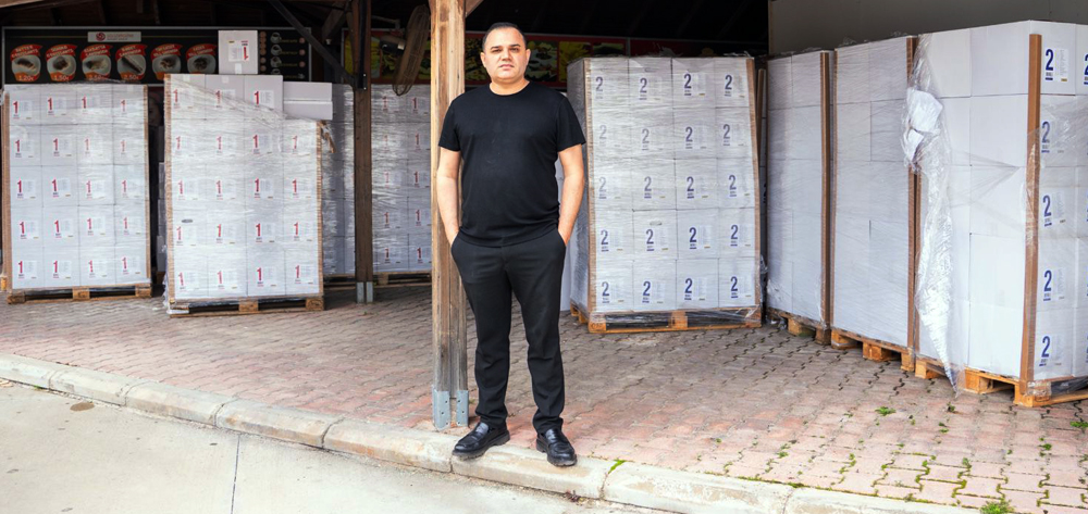  Antalya’nın hayırsever iş insanı Barış Kurucu dan 2000 aileye yardım kolisi!