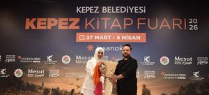 Sevimli kukla Aykız, Kepez Kitap Fuarı’nda