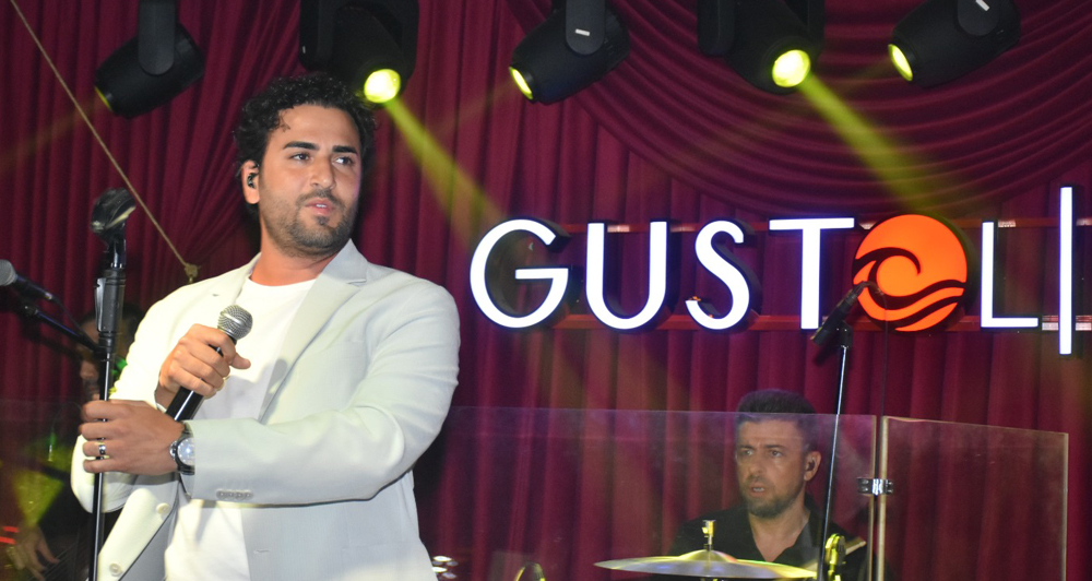 Seda Sayan ve Çağlar Ökten’den Antalya’da Romantik Gece!