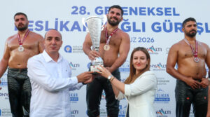 Feslikan Yağlı Pehlivan Güreşleri’ni Başpehlivan Erkan Taş kazandı