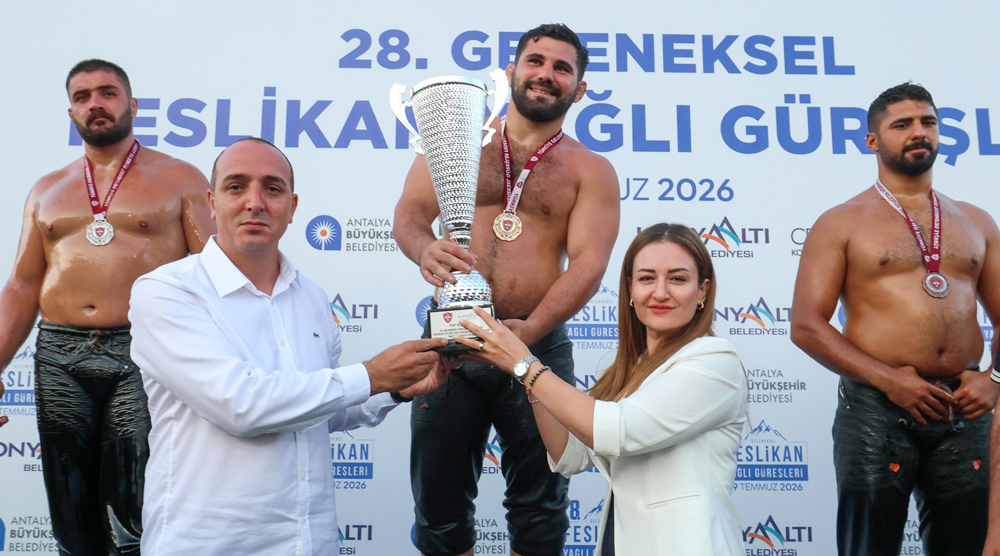 Feslikan Yağlı Pehlivan Güreşleri’ni Başpehlivan Erkan Taş kazandı